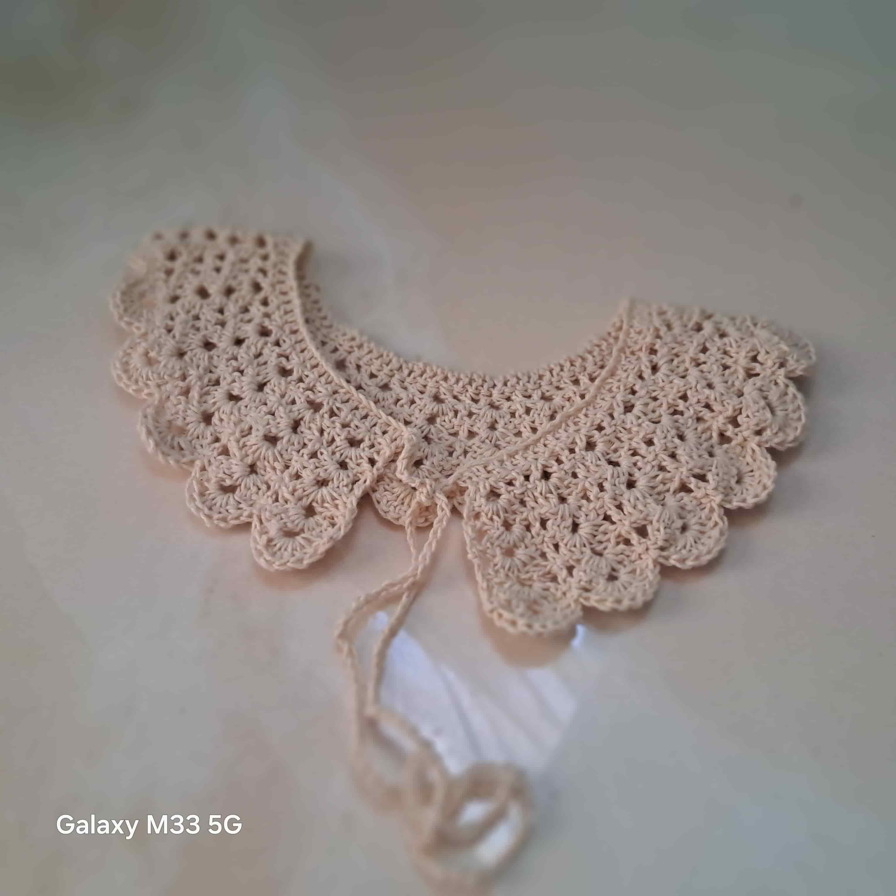 col crochet beige
